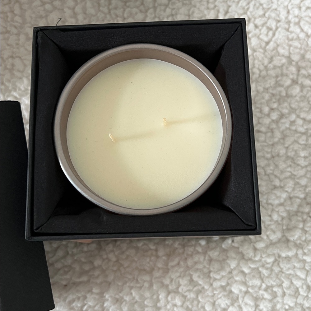 D.L. & Co Buttered Rum Scented Rare Botanical Candle. 16 oz - 2 wick - Picture 6 of 6